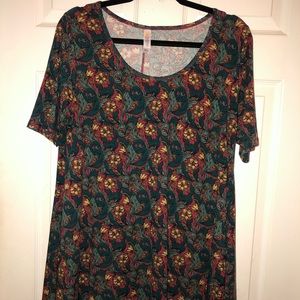 Medium LuLaRoe Perfect T